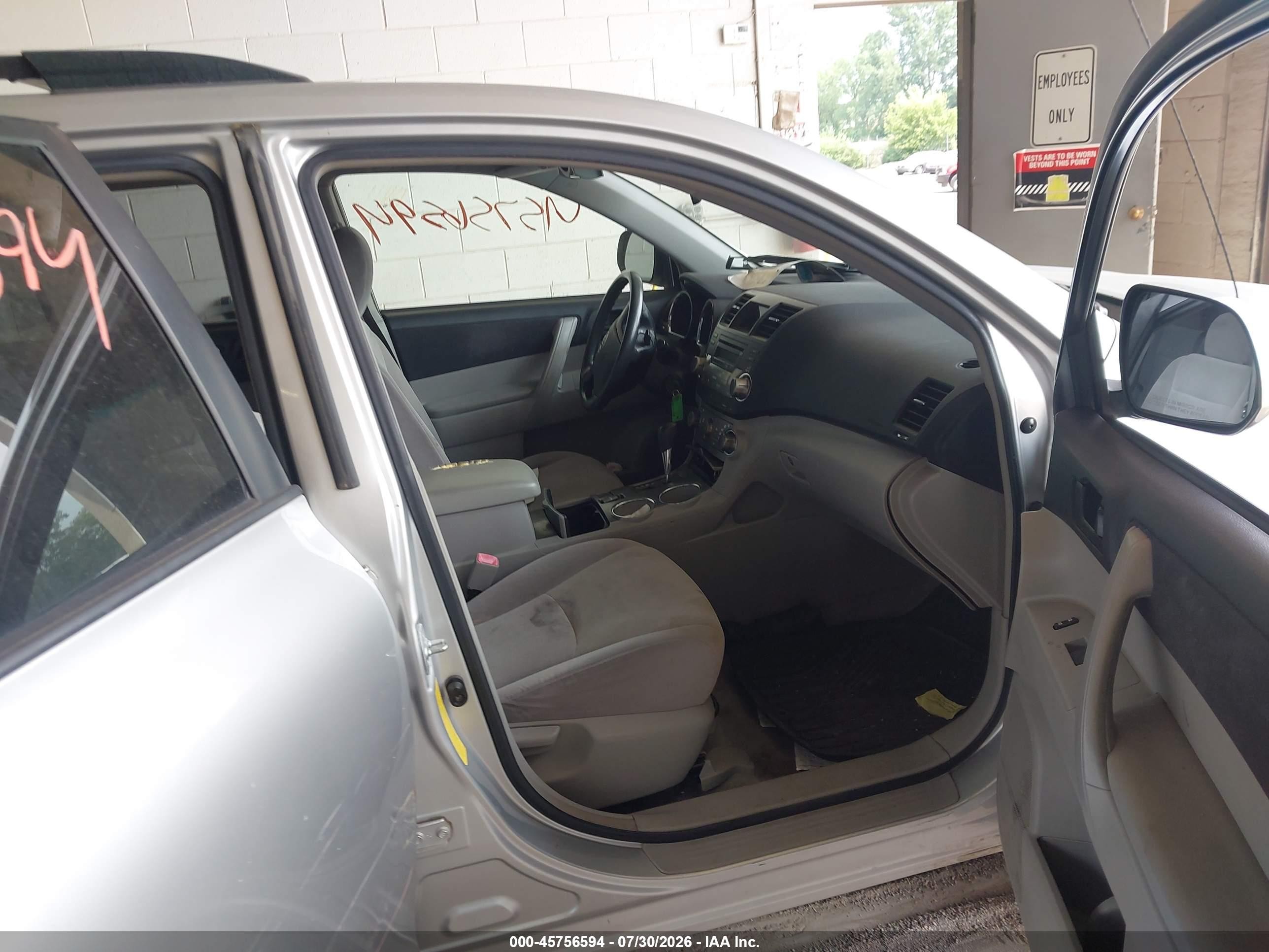 2008 Toyota Highlander   Silver vin: JTEDS41A882021779