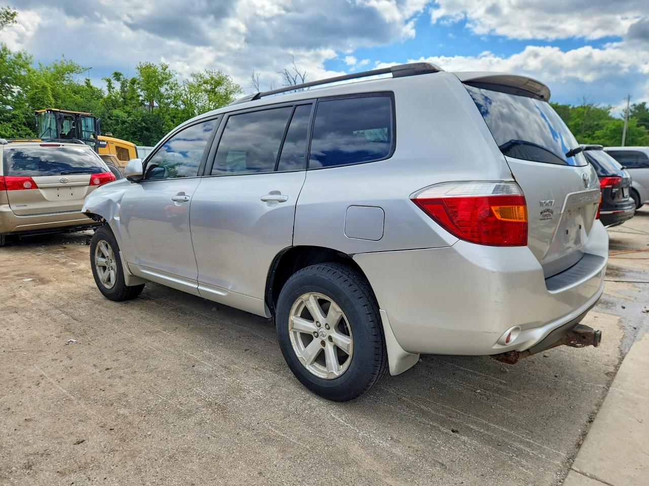 2008 Toyota Highlander Base Silver vin: JTEDS41A882022124