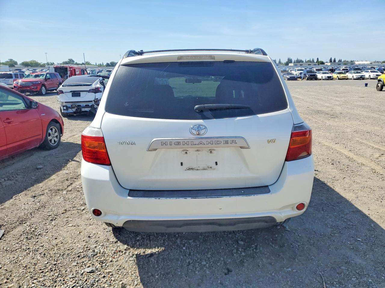 2008 Toyota Highlander Base White vin: JTEDS41A882033494