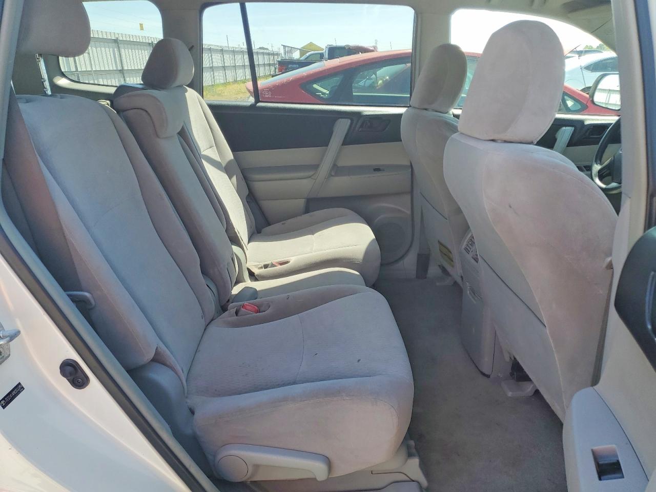 2008 Toyota Highlander Base White vin: JTEDS41A882033494