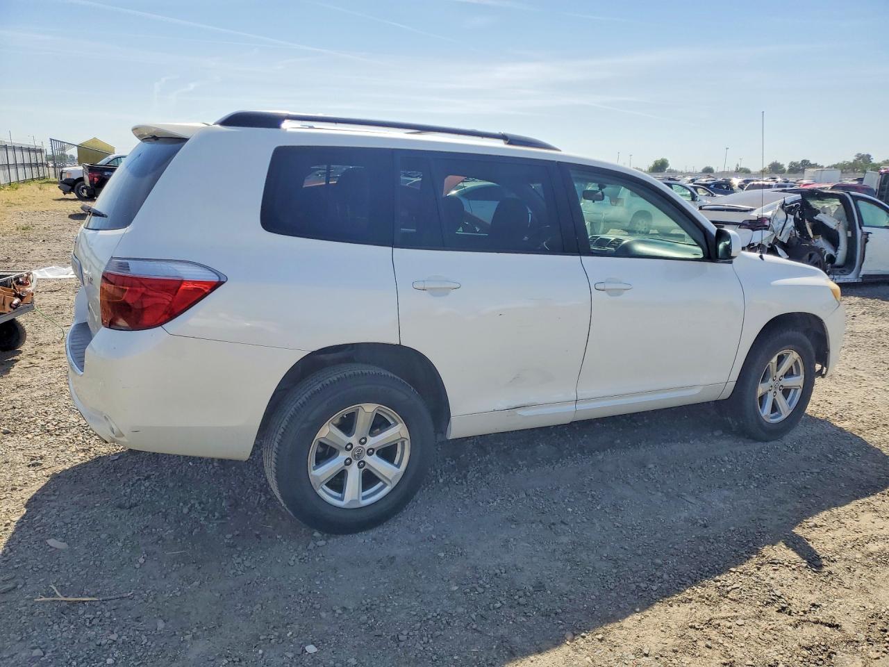 2008 Toyota Highlander Base White vin: JTEDS41A882033494