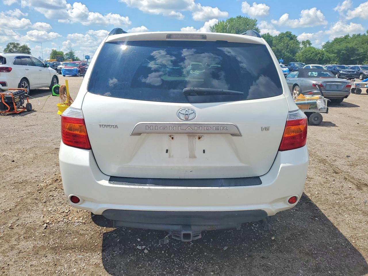 2008 Toyota Highlander Base White vin: JTEDS41A882033804