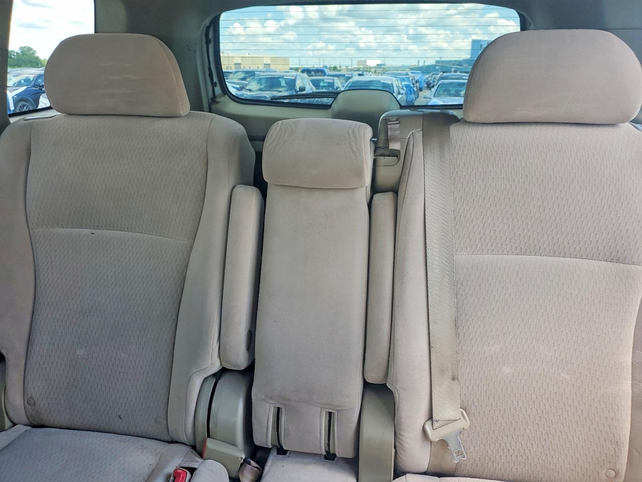 2008 Toyota Highlander Base White vin: JTEDS41A882033804