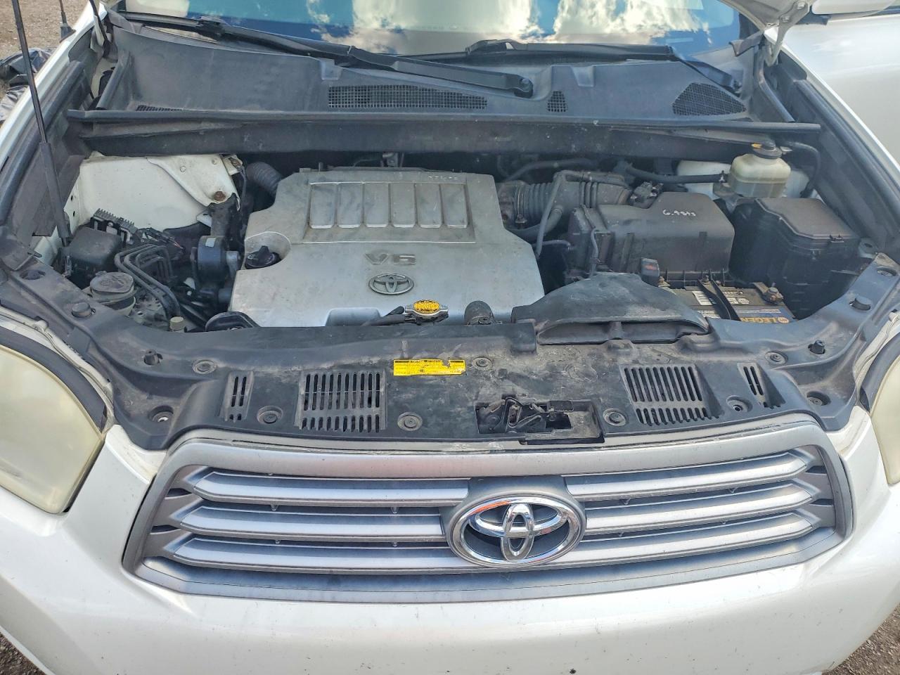 2008 Toyota Highlander Base White vin: JTEDS41A882033804