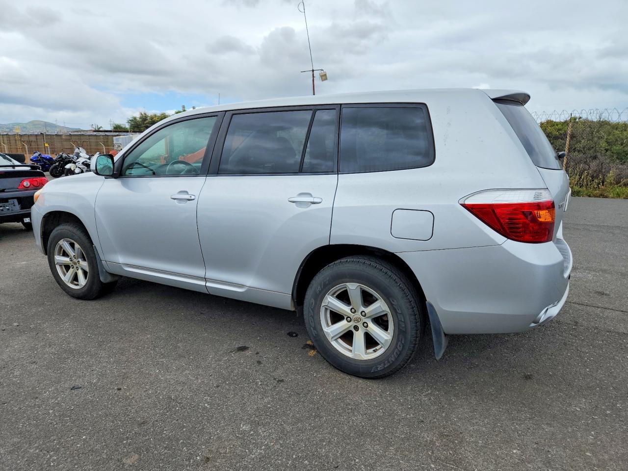 2008 Toyota Highlander Base Silver vin: JTEDS41A882067273