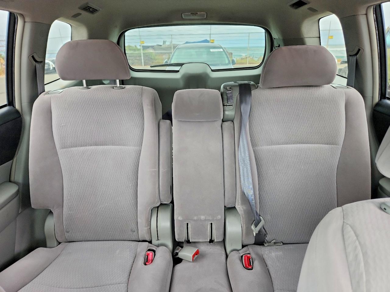 2008 Toyota Highlander Base Silver vin: JTEDS41A882067273