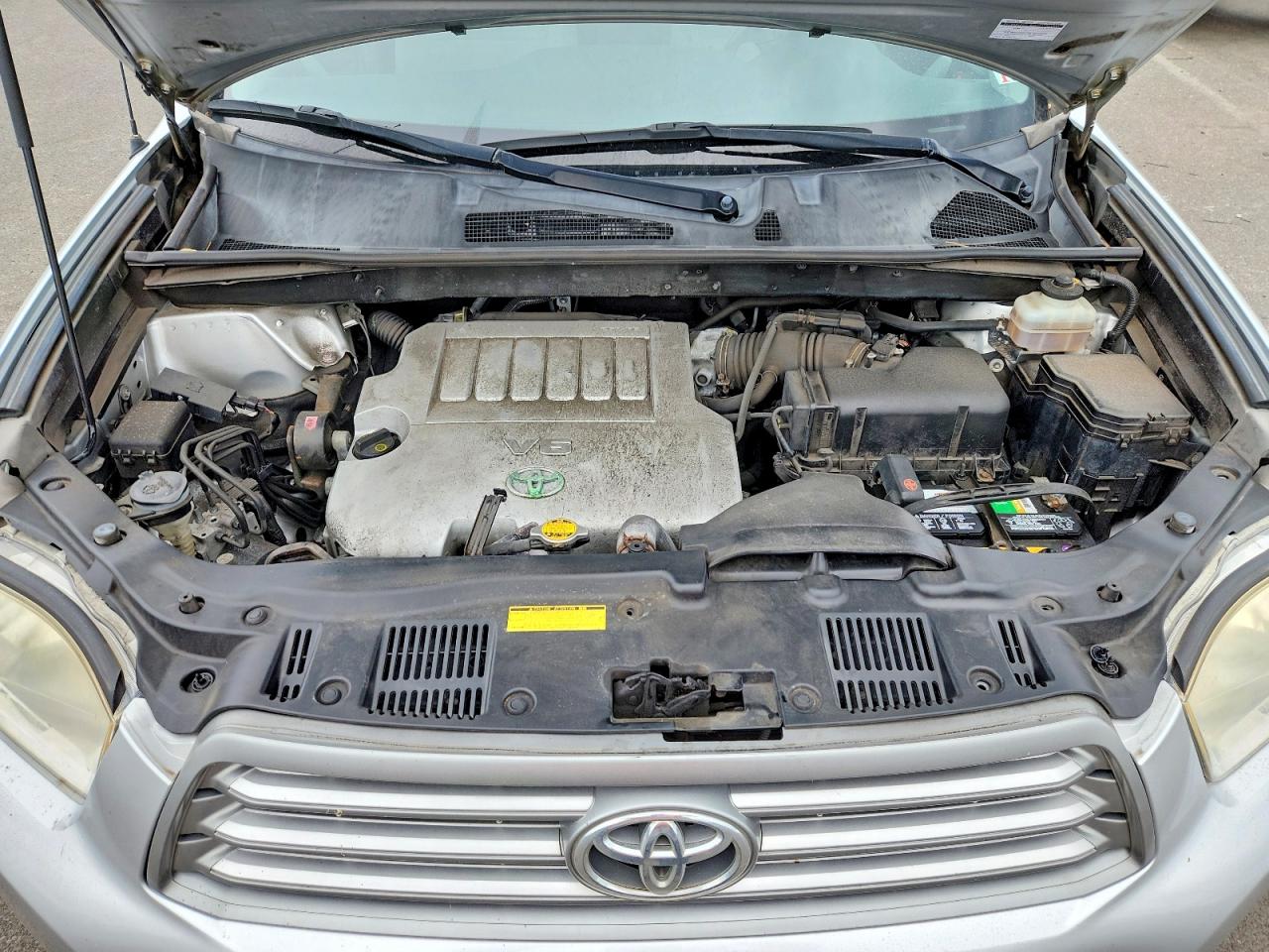 2008 Toyota Highlander Base Silver vin: JTEDS41A882067273