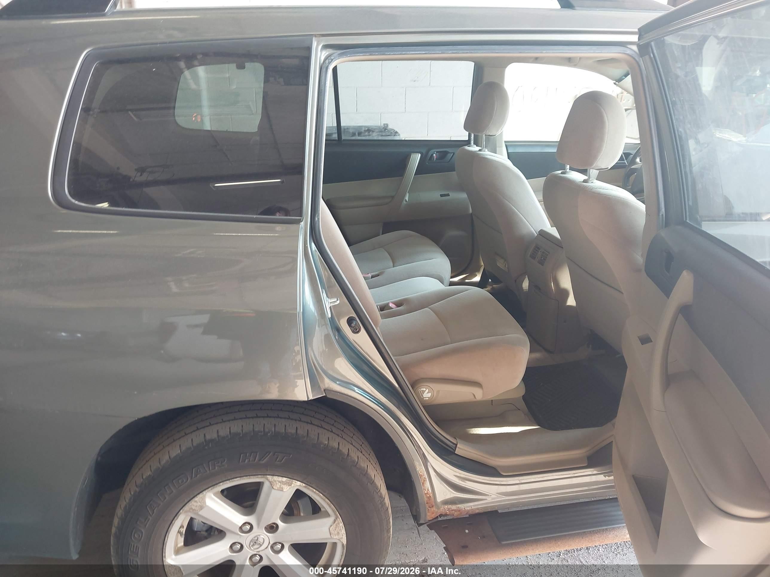 2008 Toyota Highlander   Gray vin: JTEDS41A982008894