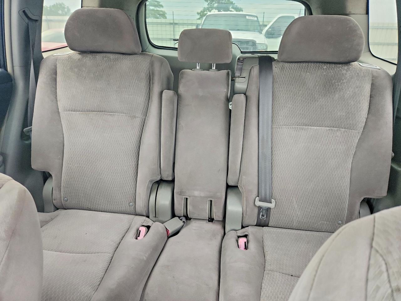 2008 Toyota Highlander Base White vin: JTEDS41A982010015