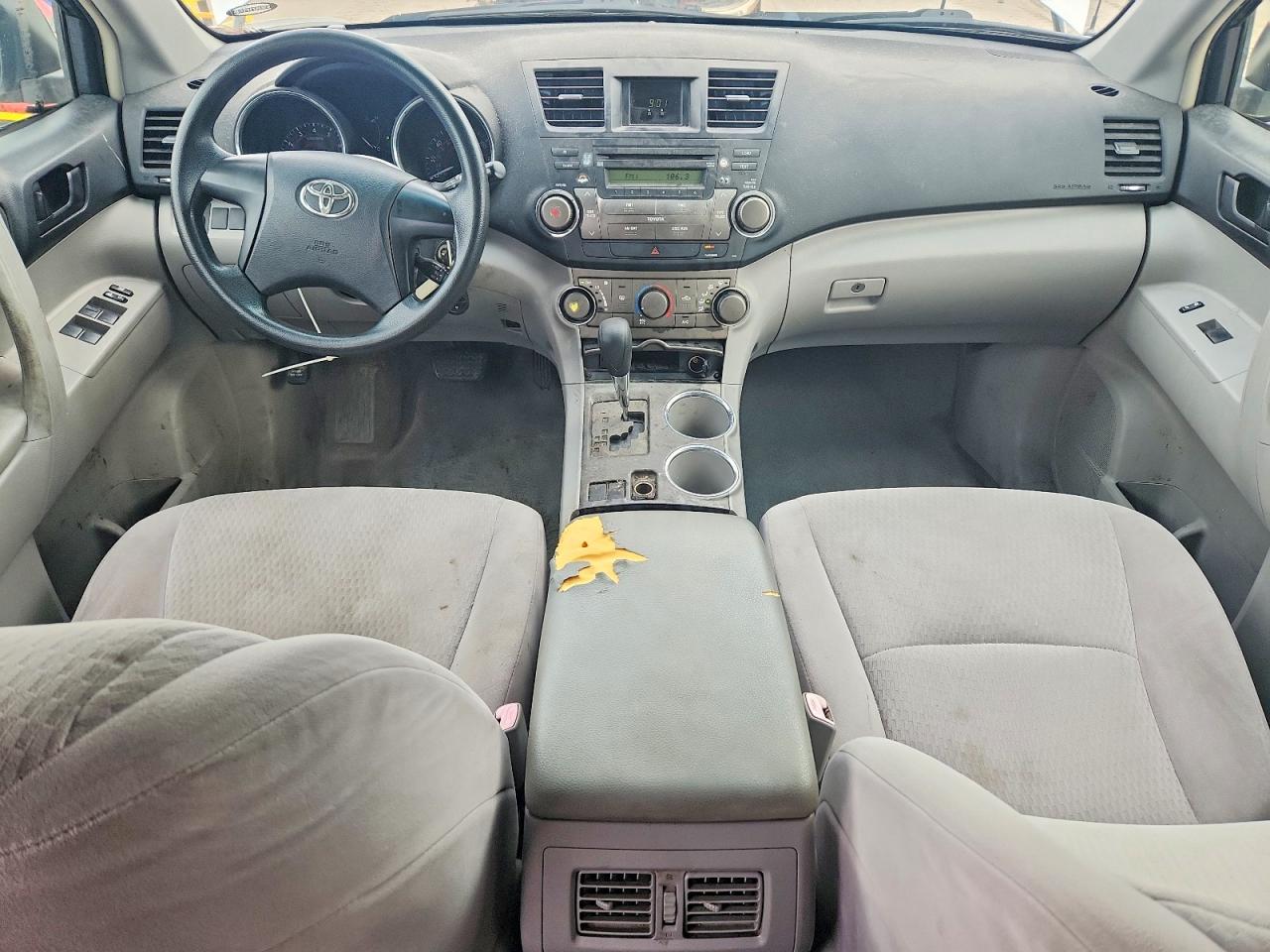 2008 Toyota Highlander Base White vin: JTEDS41A982010015