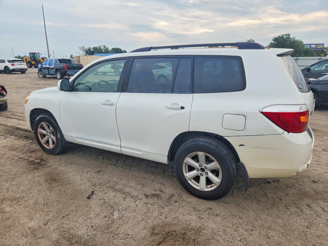 2008 Toyota Highlander Base White vin: JTEDS41A982010015