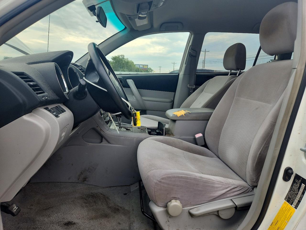2008 Toyota Highlander Base White vin: JTEDS41A982010015