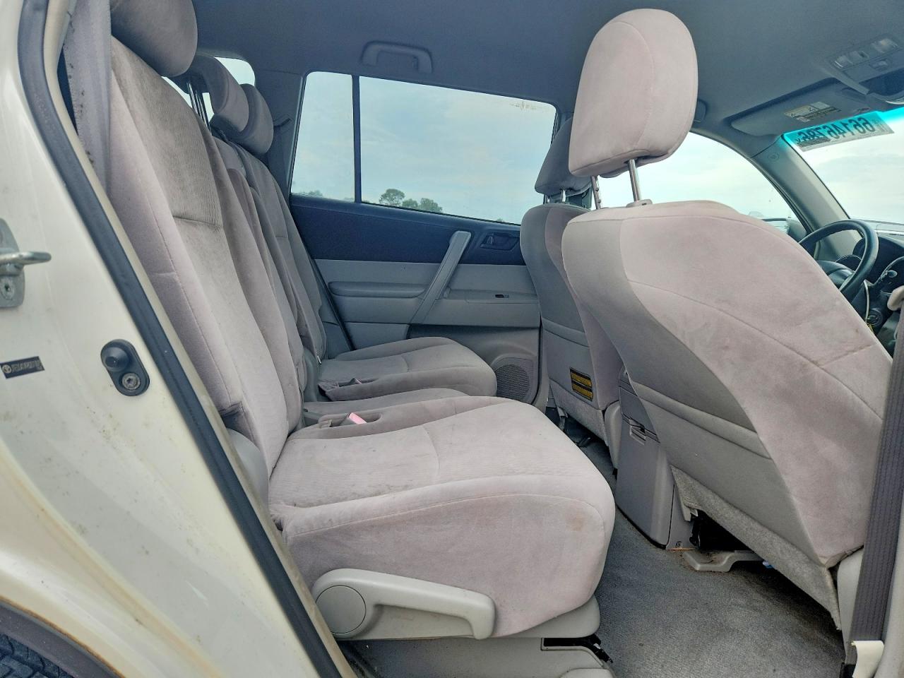 2008 Toyota Highlander Base White vin: JTEDS41A982010015