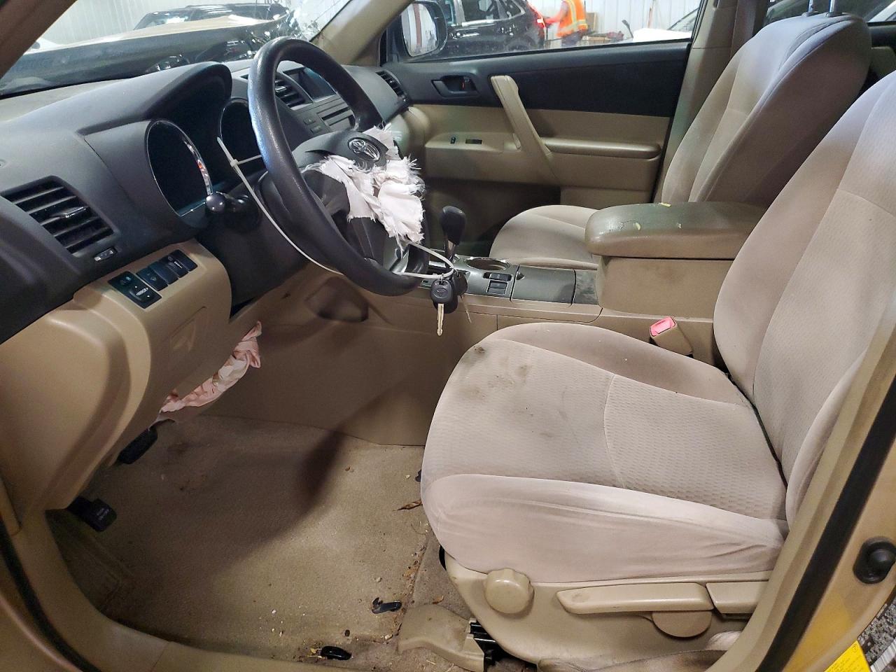 2008 Toyota Highlander Base Tan vin: JTEDS41A982026778