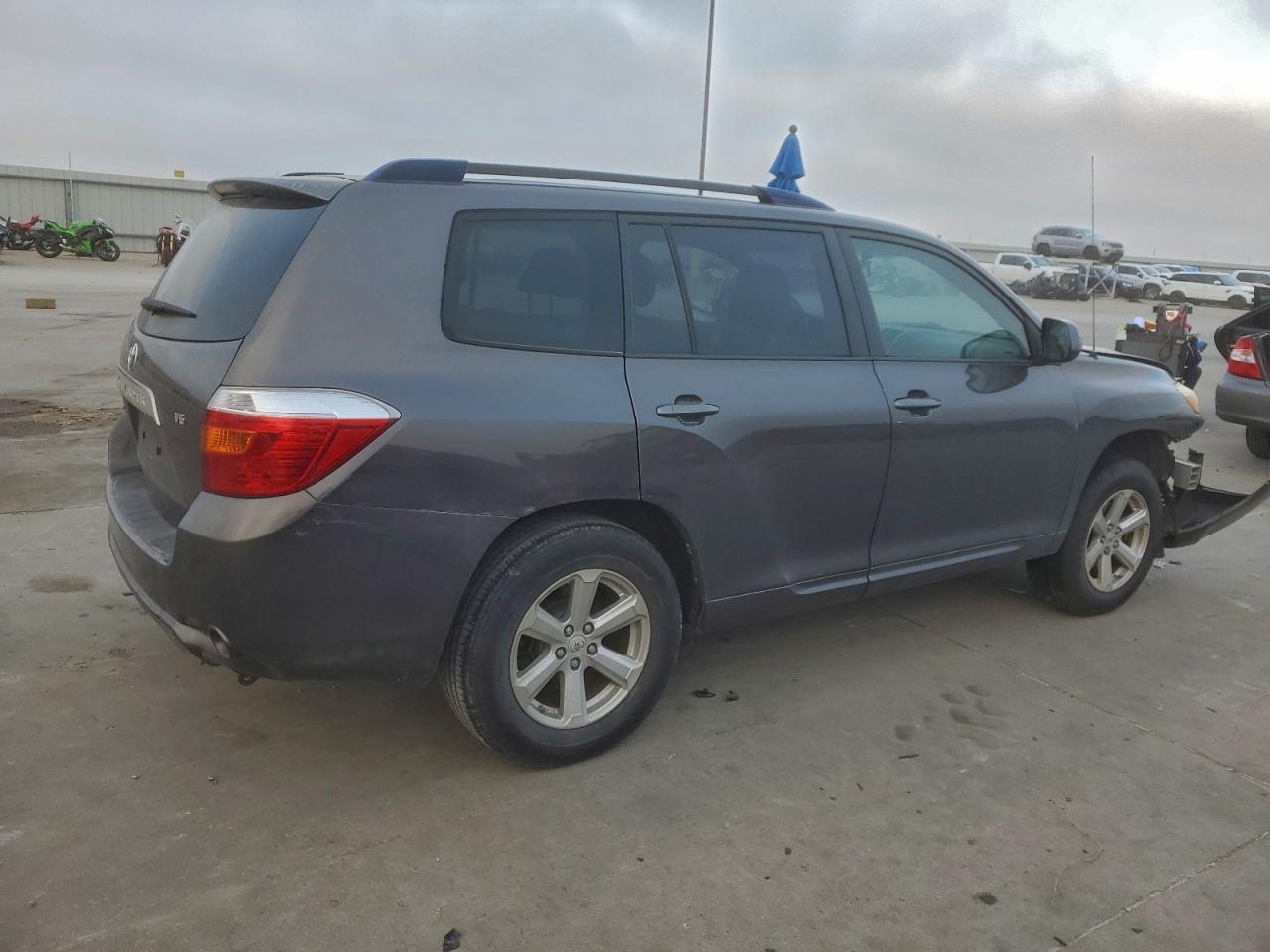2008 Toyota Highlander Base Silver vin: JTEDS41A982050353