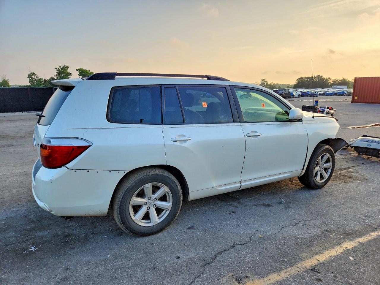 2009 Toyota Highlander Base White vin: JTEDS41A992070975
