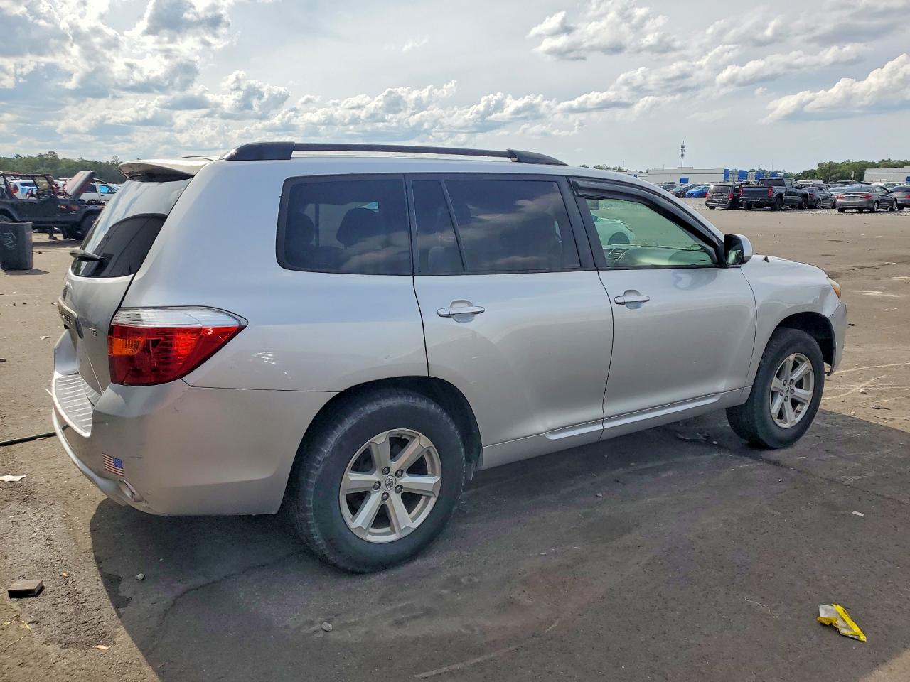 2008 Toyota Highlander Base Серебряный vin: JTEDS41AX82020777