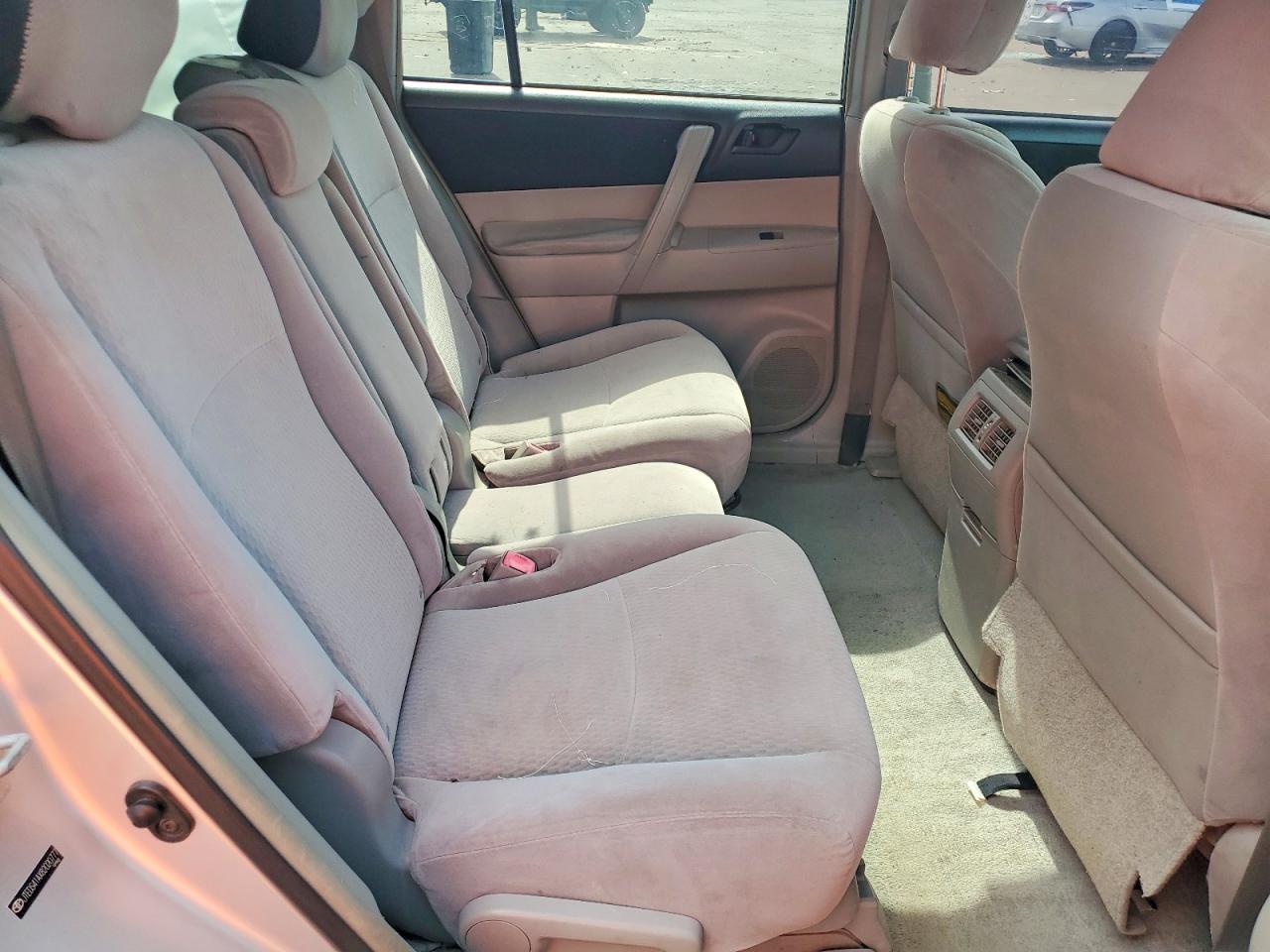 2008 Toyota Highlander Base Серебряный vin: JTEDS41AX82020777