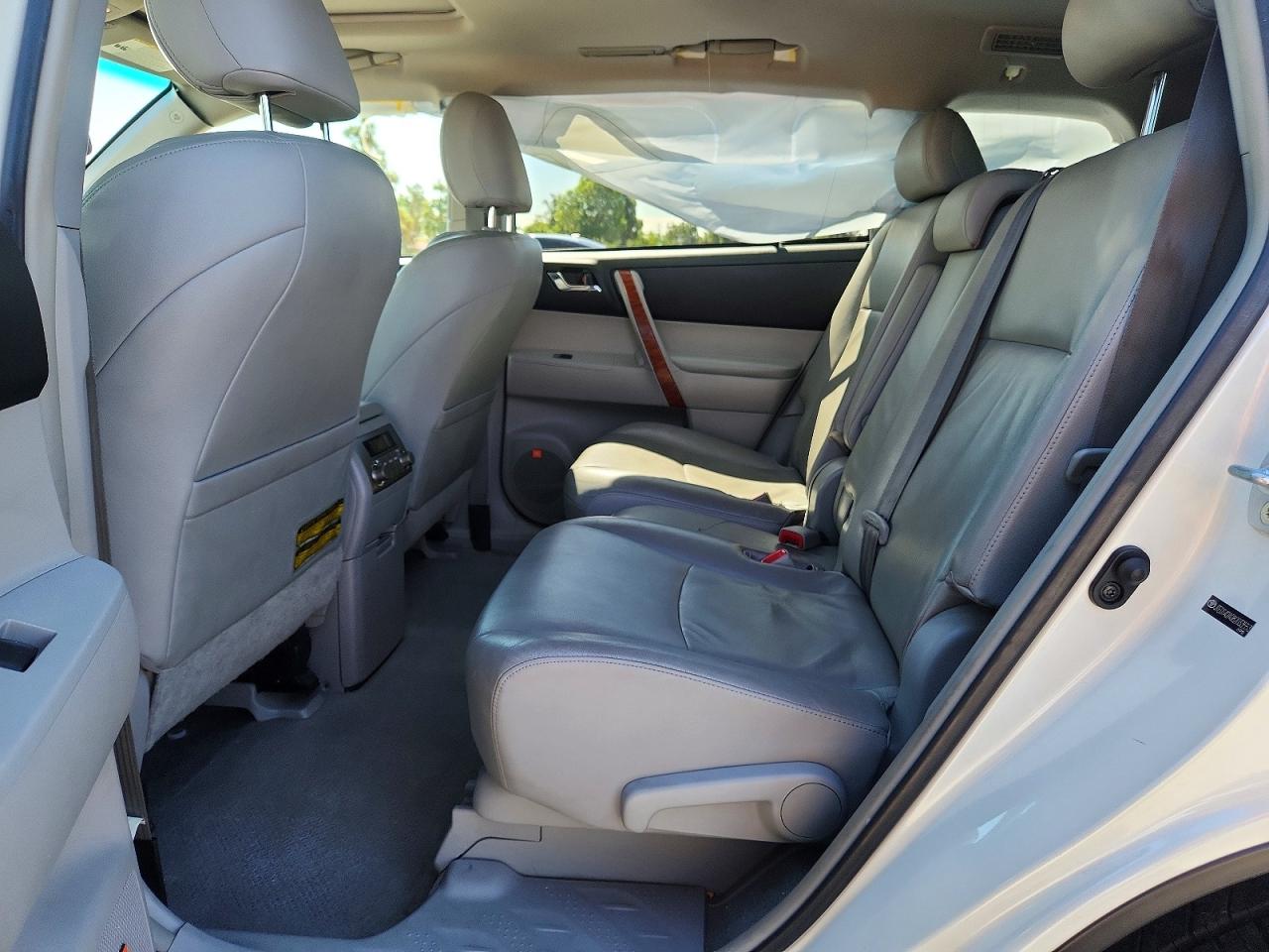 2008 Toyota Highlander Limited White vin: JTEDS42A082033553