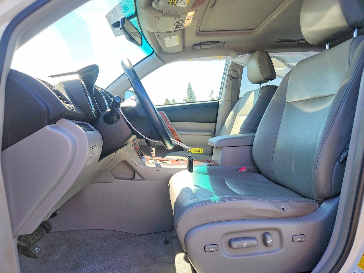 2008 Toyota Highlander Limited White vin: JTEDS42A082033553