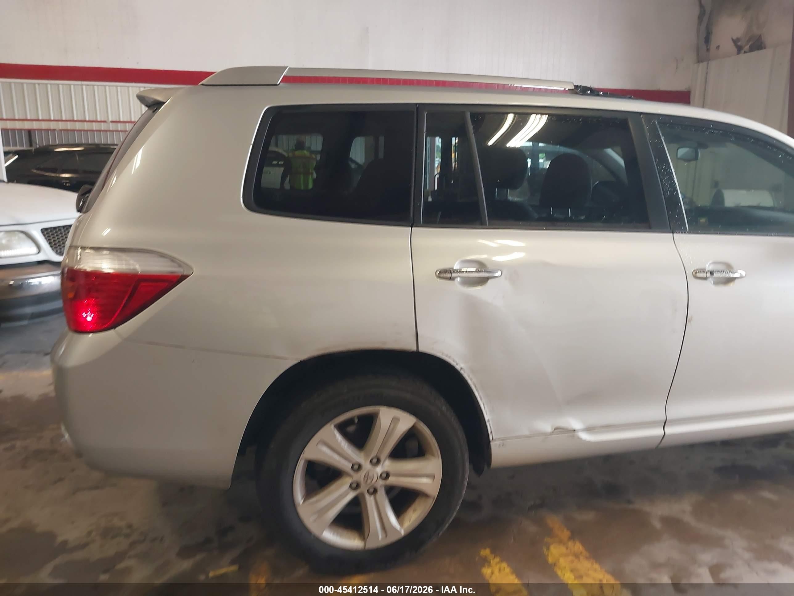 2008 Toyota Highlander Limited Серебряный vin: JTEDS42A382032445