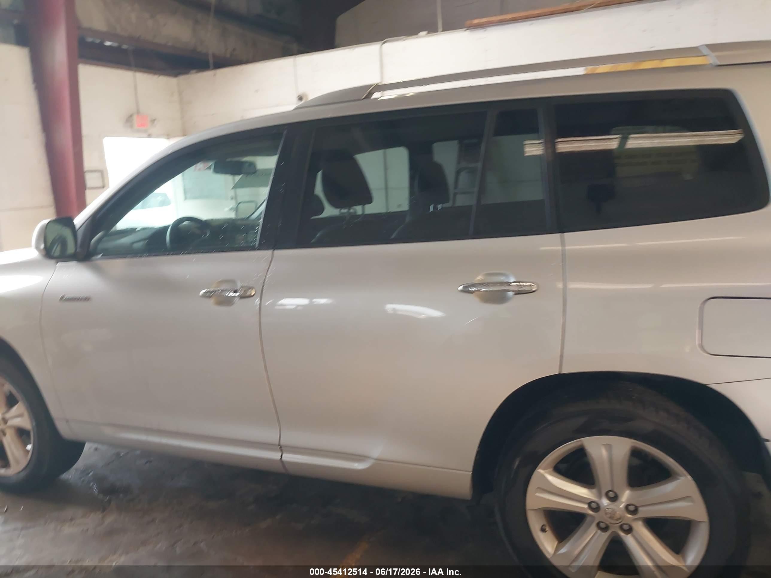 2008 Toyota Highlander Limited Серебряный vin: JTEDS42A382032445