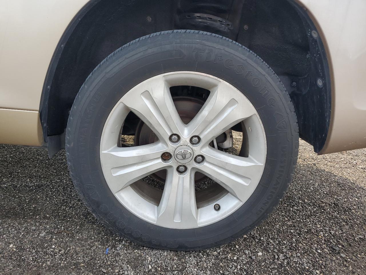 2008 Toyota Highlander Limited Gold vin: JTEDS42A482008123 Damage: Left Rear Wheel, Curb Rash, > 12 Inches