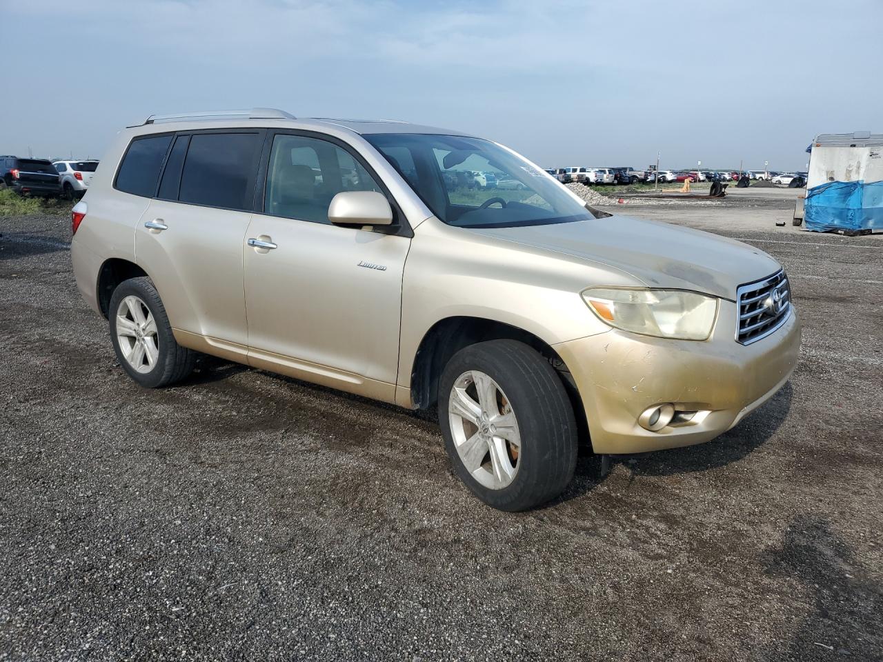 2008 Toyota Highlander Limited Gold vin: JTEDS42A482008123 Damage: Right Front Tire, Worn, Replacement Required