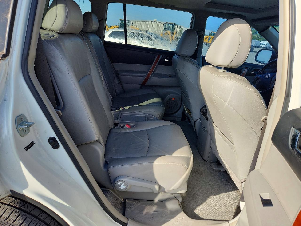 2008 Toyota Highlander Limited White vin: JTEDS42A482045625