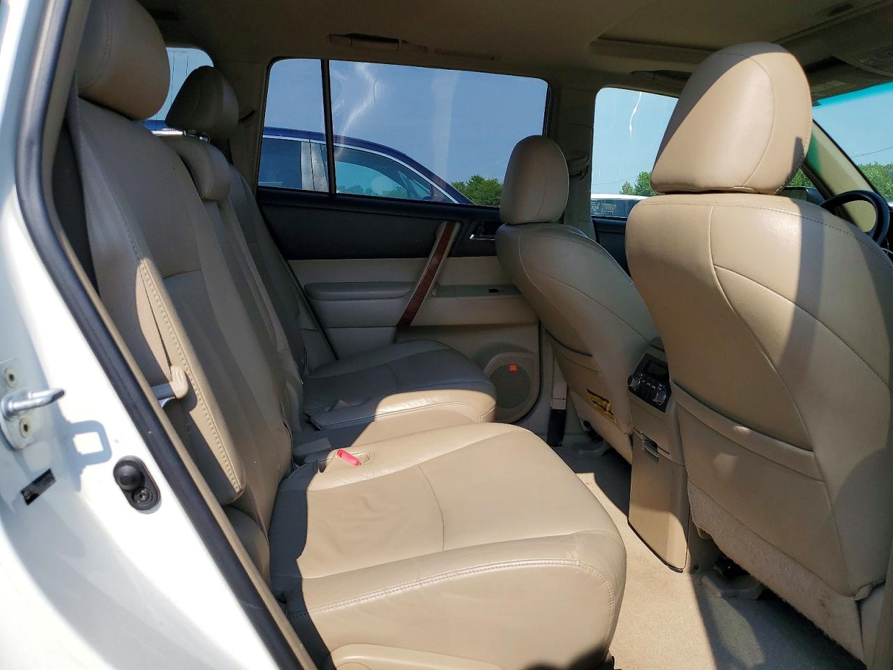 2009 Toyota Highlander Limited White vin: JTEDS42A492073359