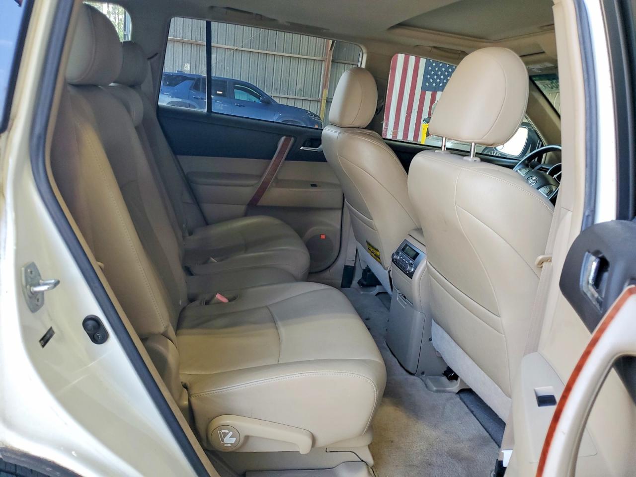 2009 Toyota Highlander Limited White vin: JTEDS42A492081073