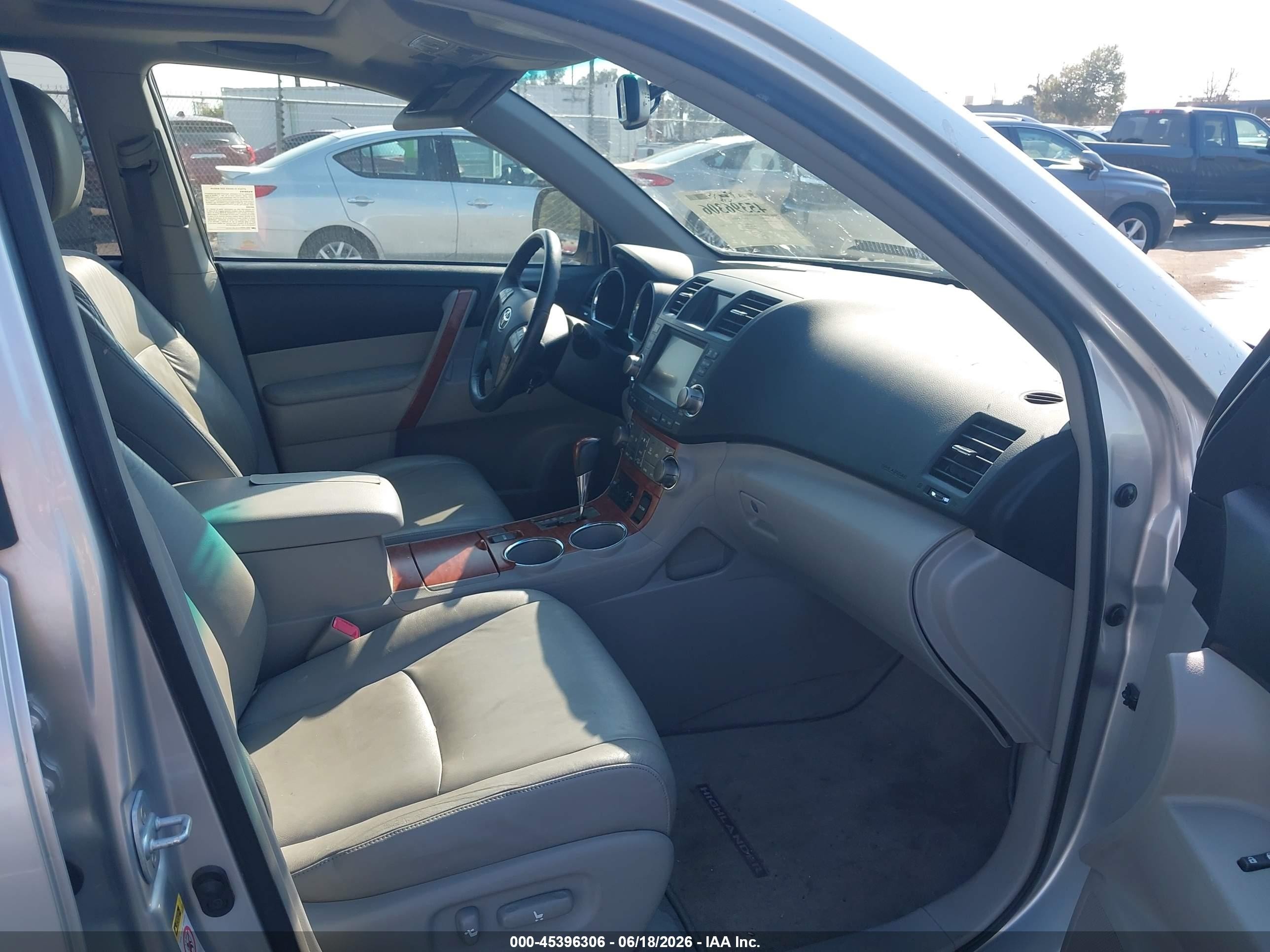2009 Toyota Highlander Limited Silver vin: JTEDS42A492087195
