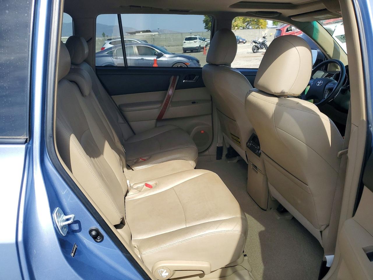 2008 Toyota Highlander Limited Blue vin: JTEDS42A582008812