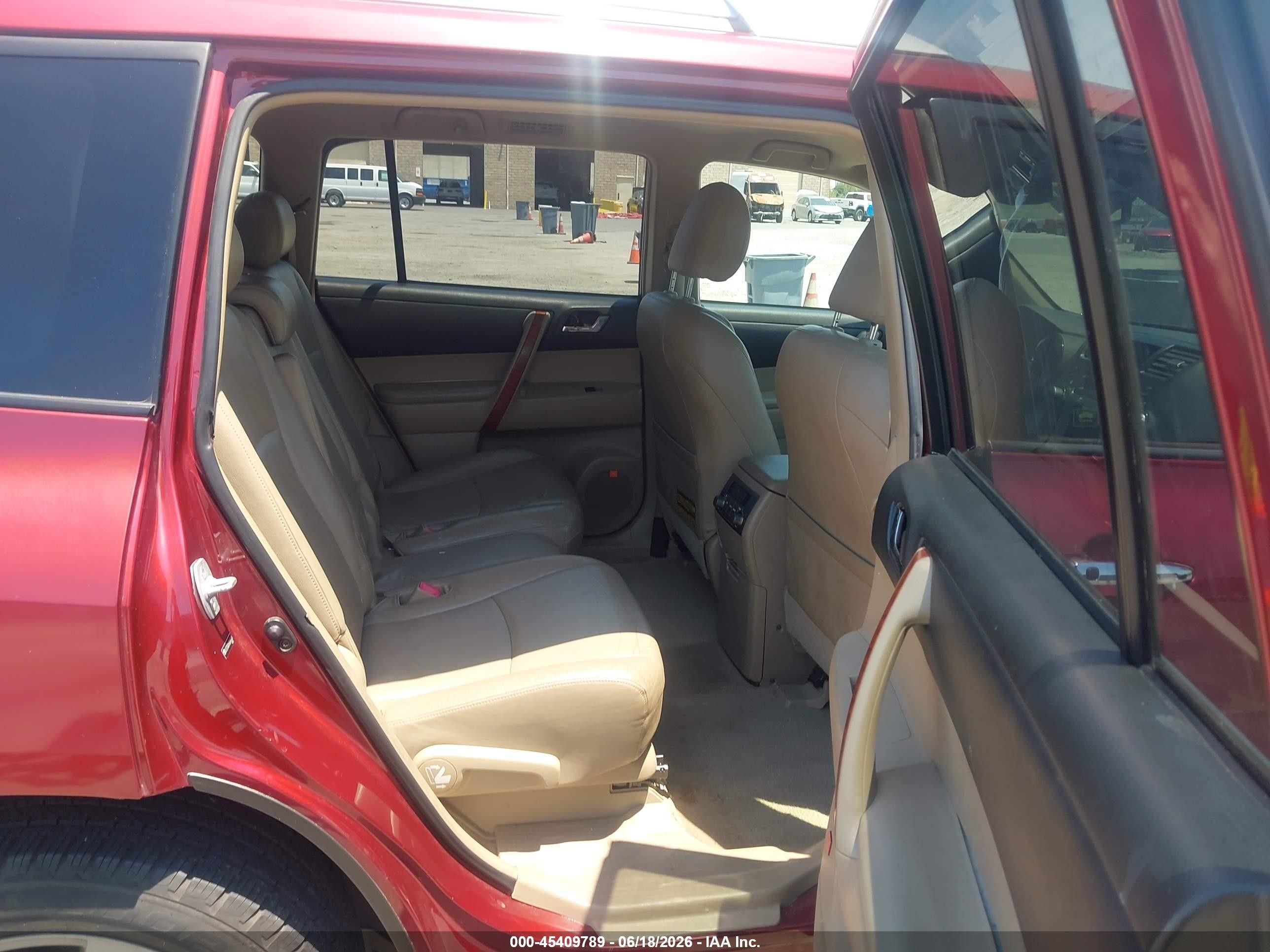 2008 Toyota Highlander Limited Burgundy vin: JTEDS42A582016120