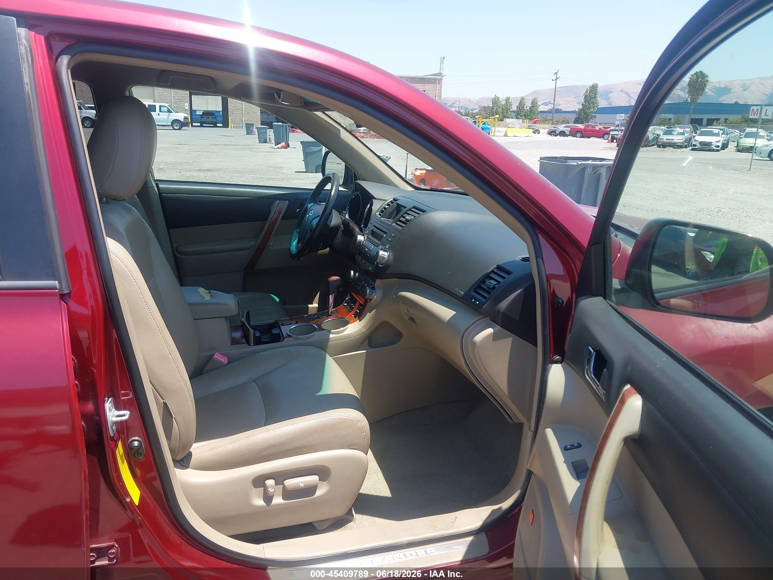 2008 Toyota Highlander Limited Burgundy vin: JTEDS42A582016120