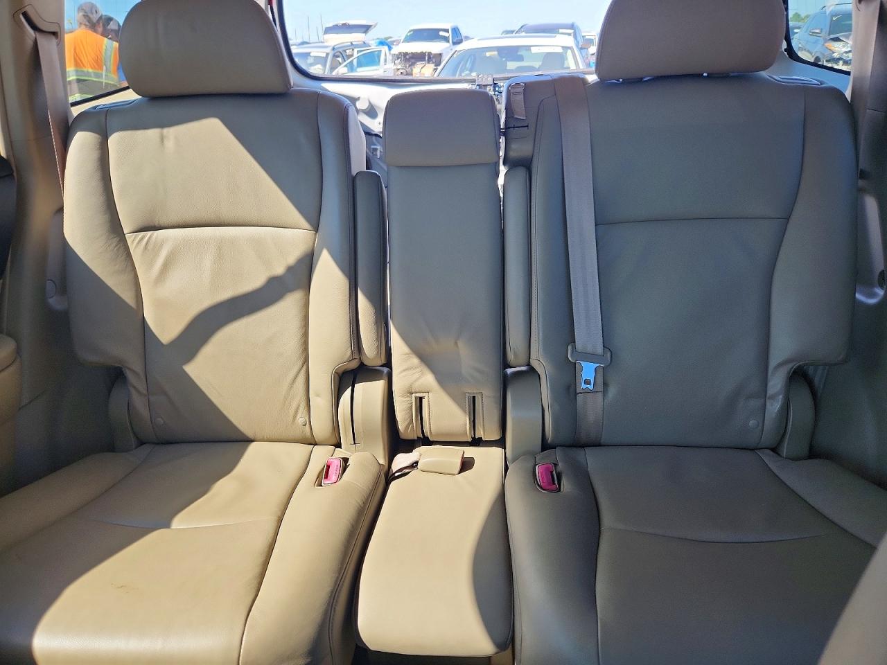 2008 Toyota Highlander Limited White vin: JTEDS42A682060823