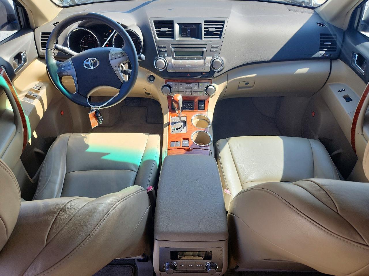 2008 Toyota Highlander Limited White vin: JTEDS42A682060823