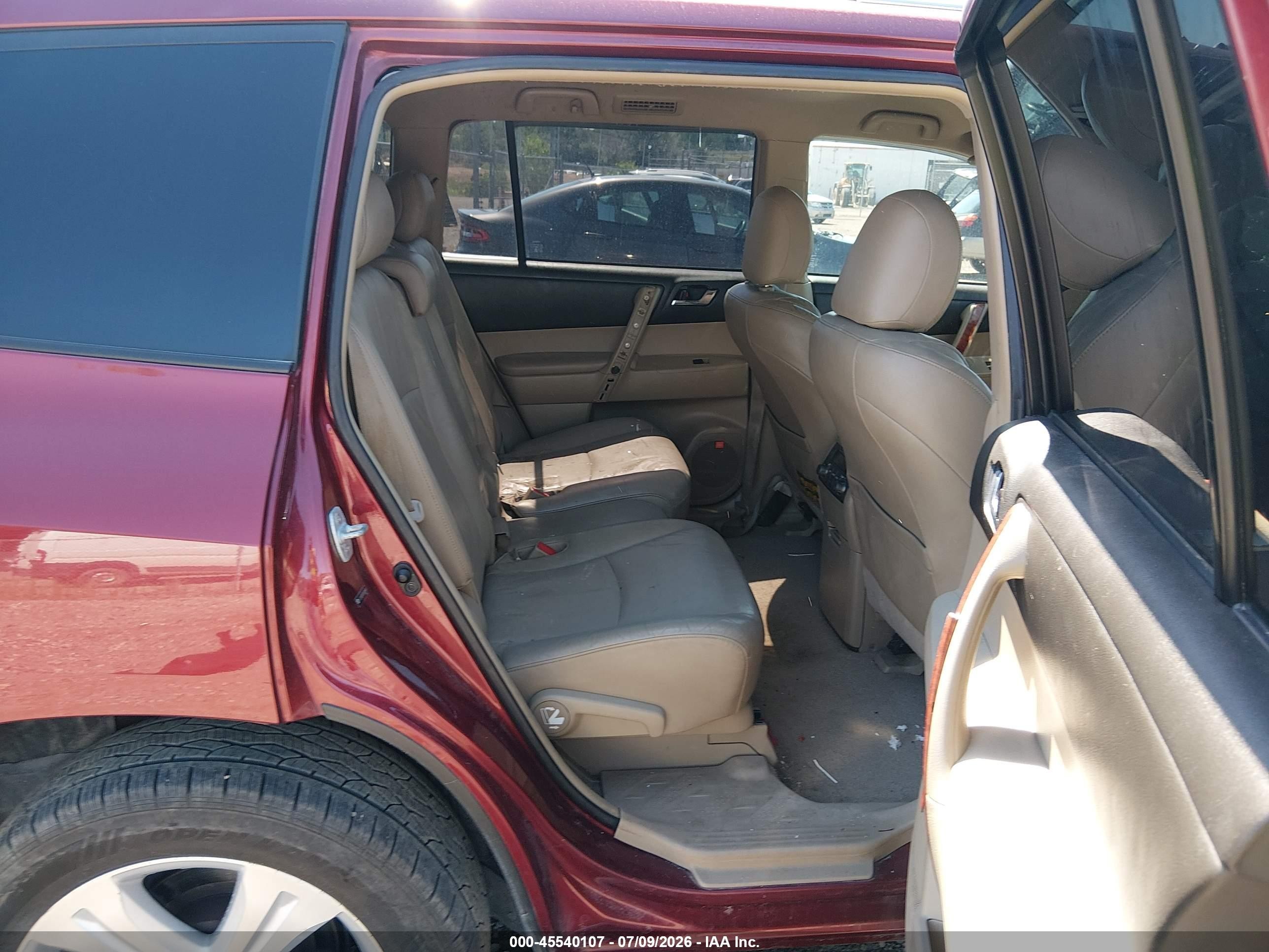 2008 Toyota Highlander Limited Red vin: JTEDS42A782008584