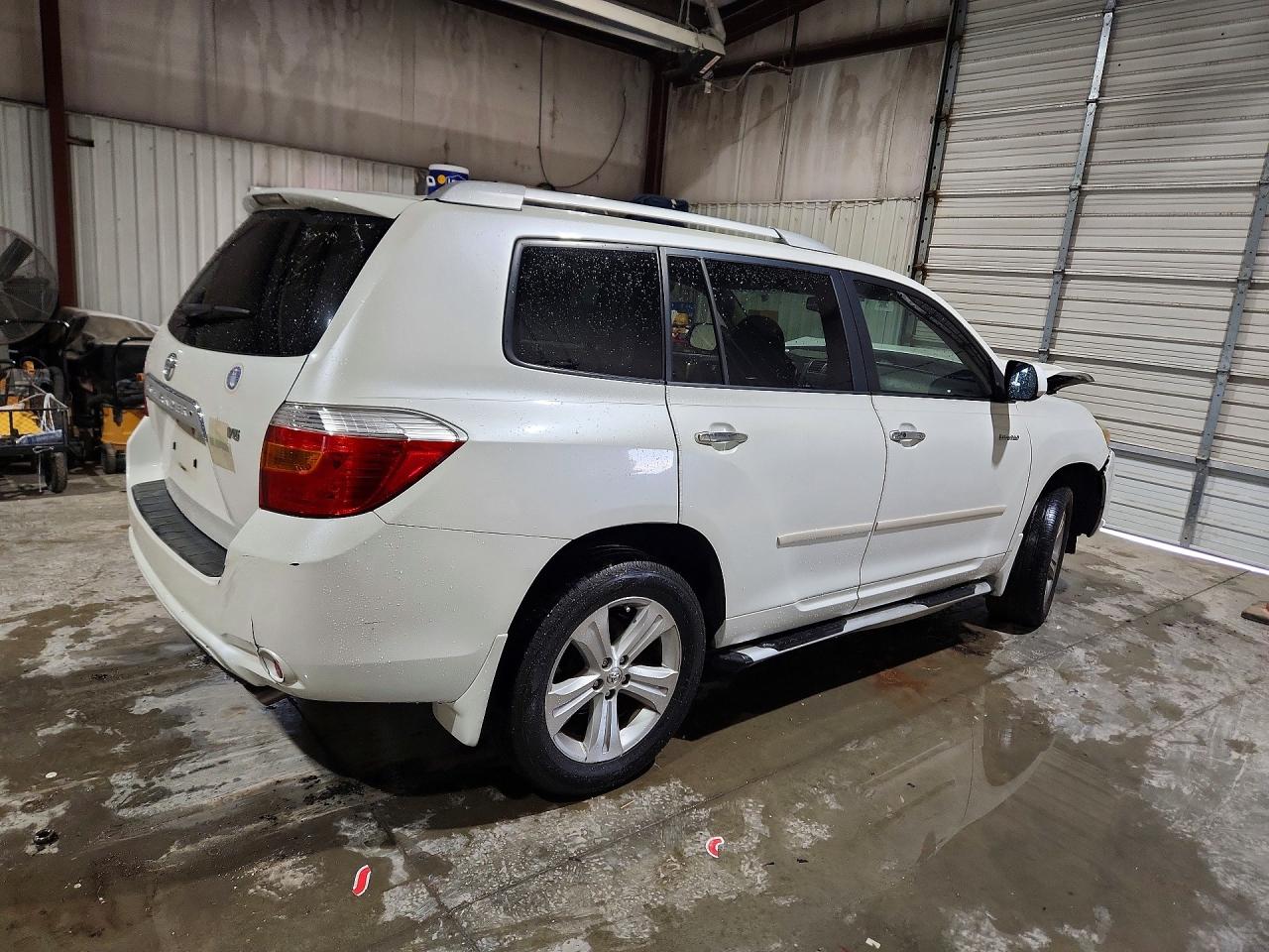 2008 Toyota Highlander Limited White vin: JTEDS42A882023563