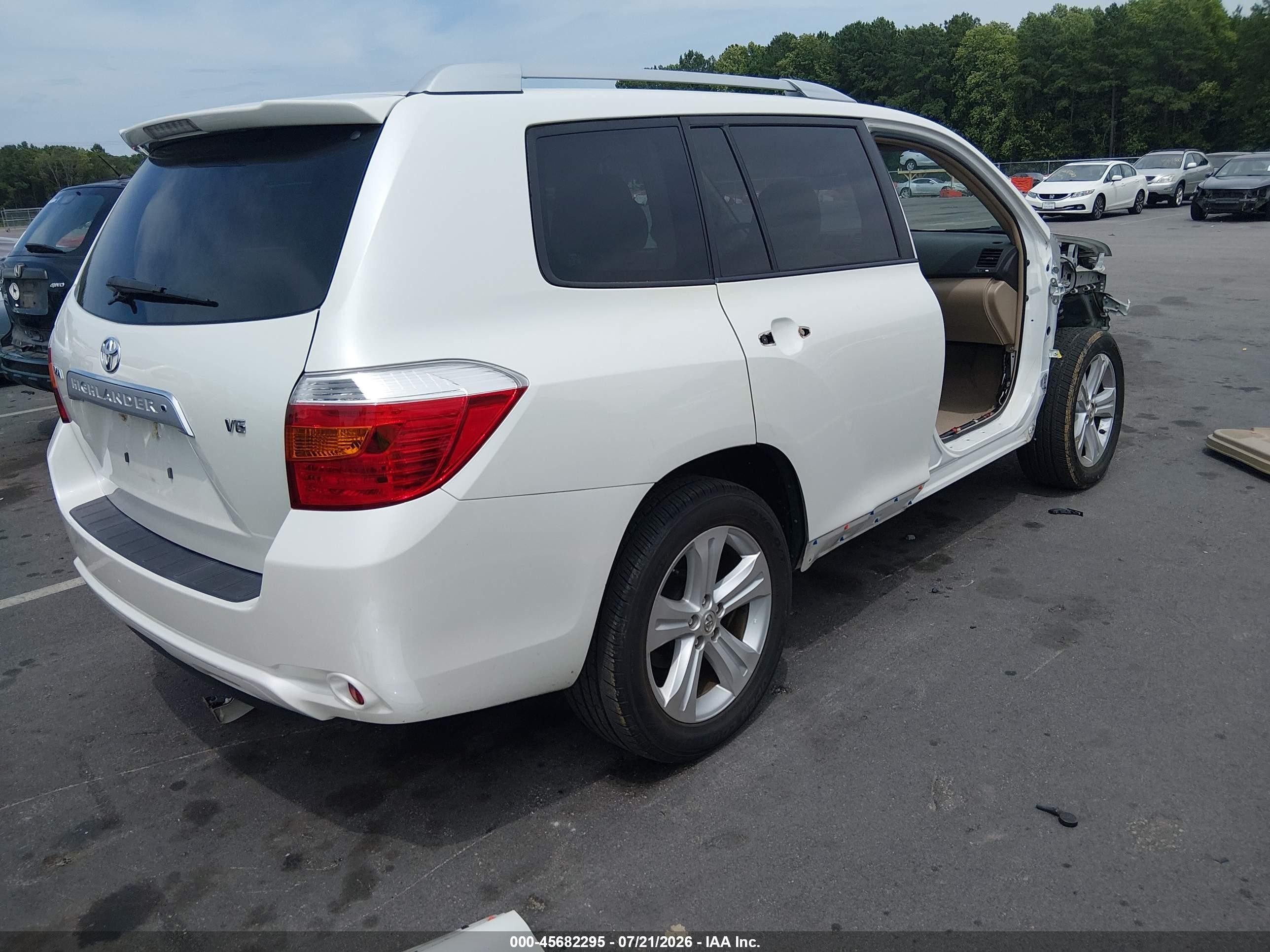 2008 Toyota Highlander Limited White vin: JTEDS42A882067921