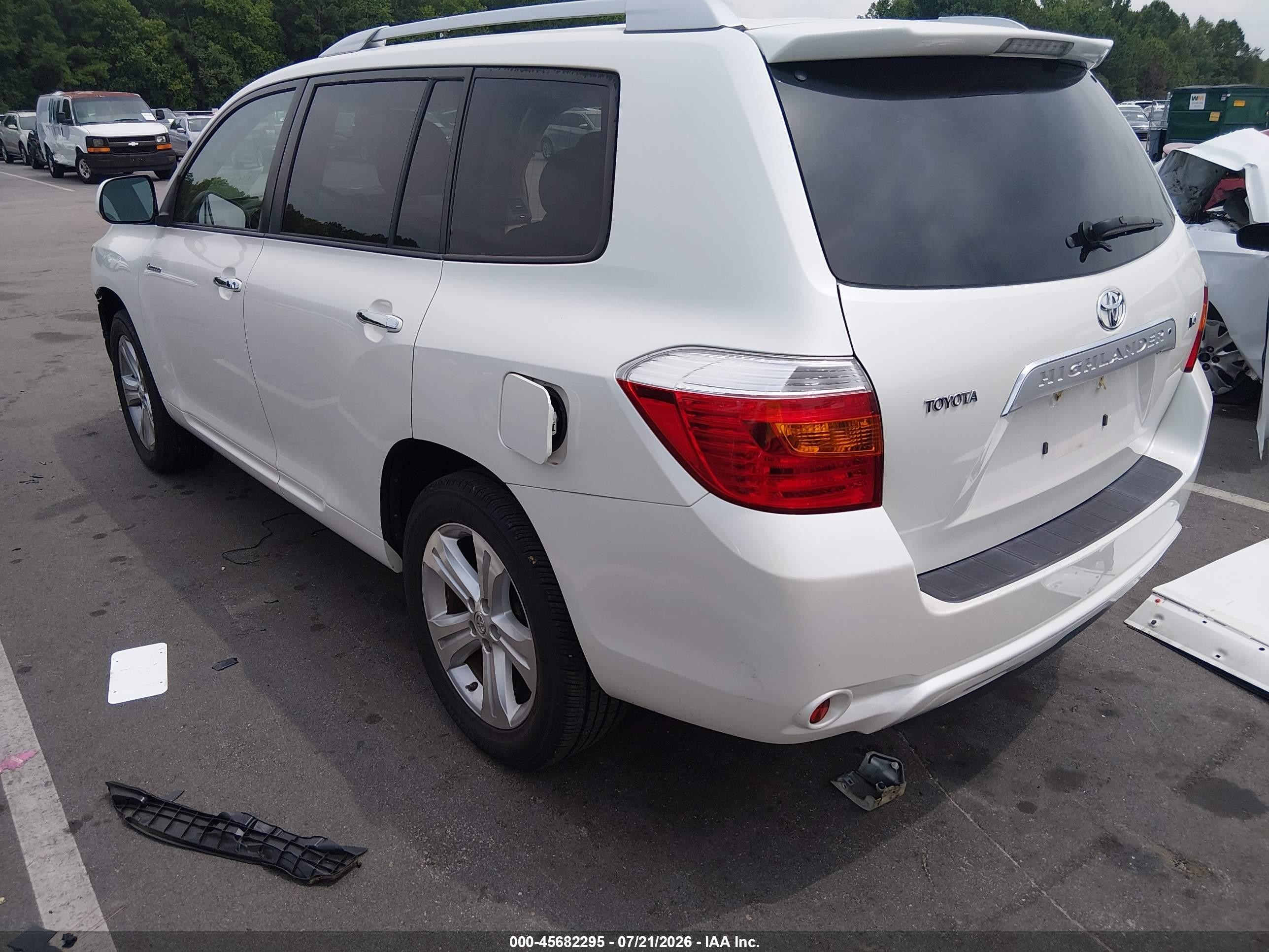 2008 Toyota Highlander Limited White vin: JTEDS42A882067921