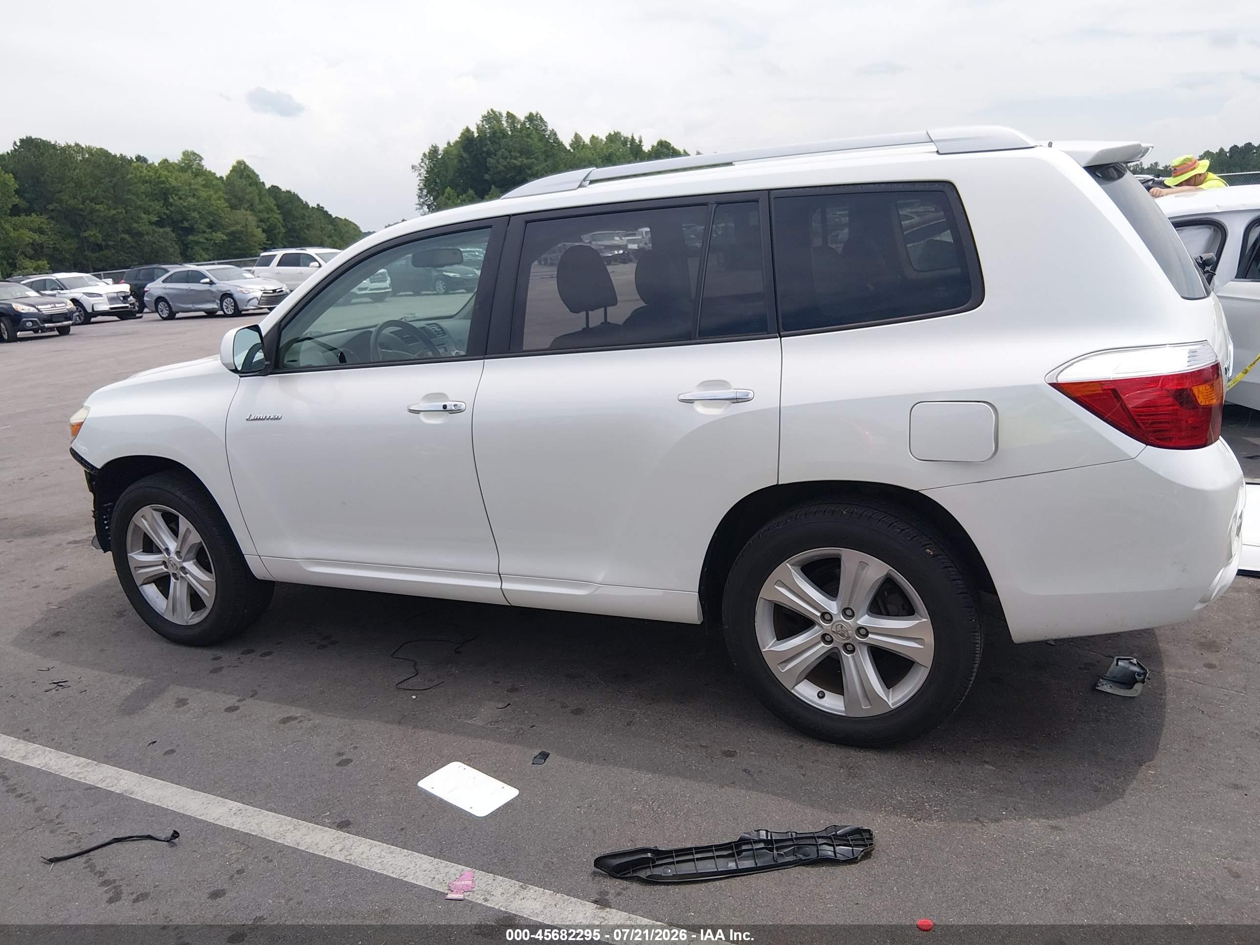 2008 Toyota Highlander Limited White vin: JTEDS42A882067921