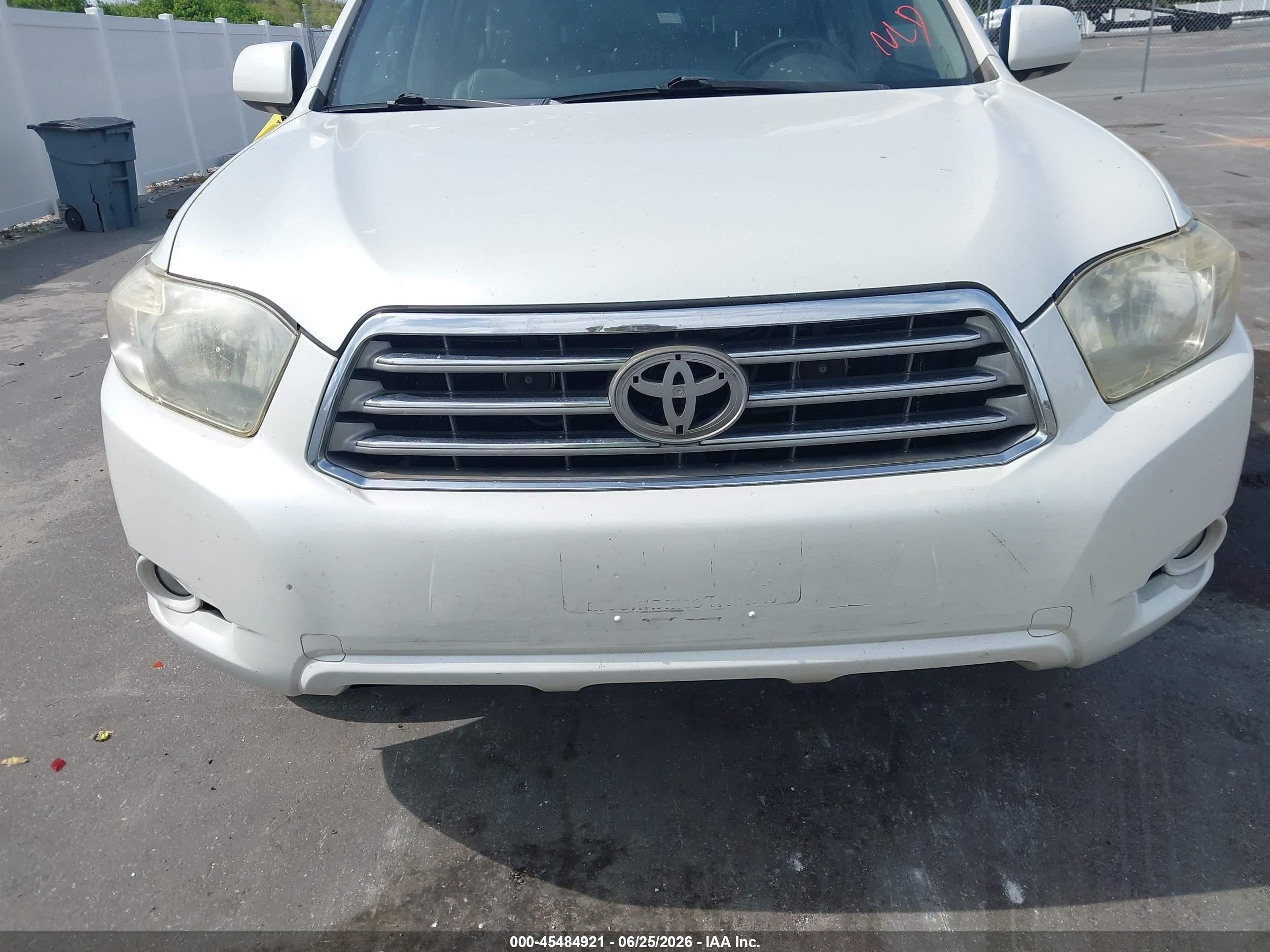 2008 Toyota Highlander Limited White vin: JTEDS42A982021580