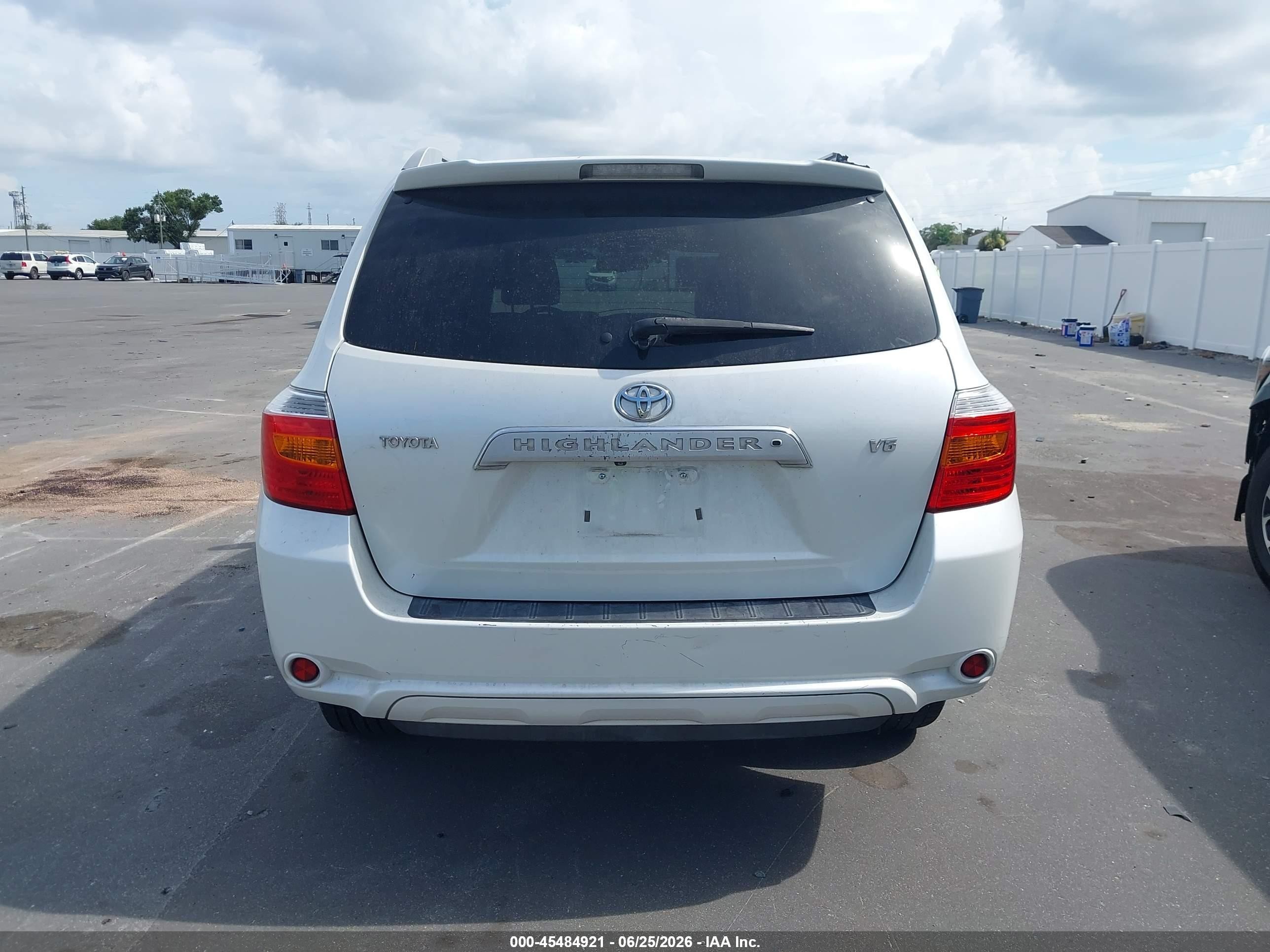 2008 Toyota Highlander Limited White vin: JTEDS42A982021580