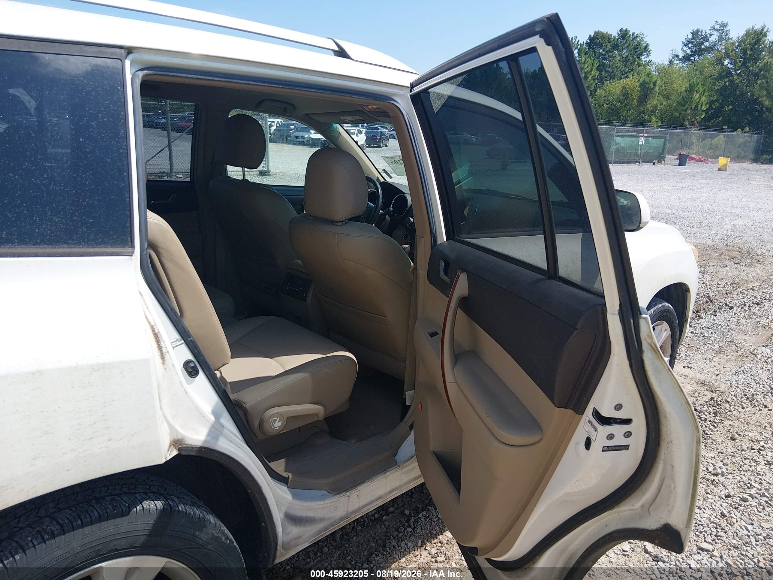 2008 Toyota Highlander Limited White vin: JTEDS42A982064560