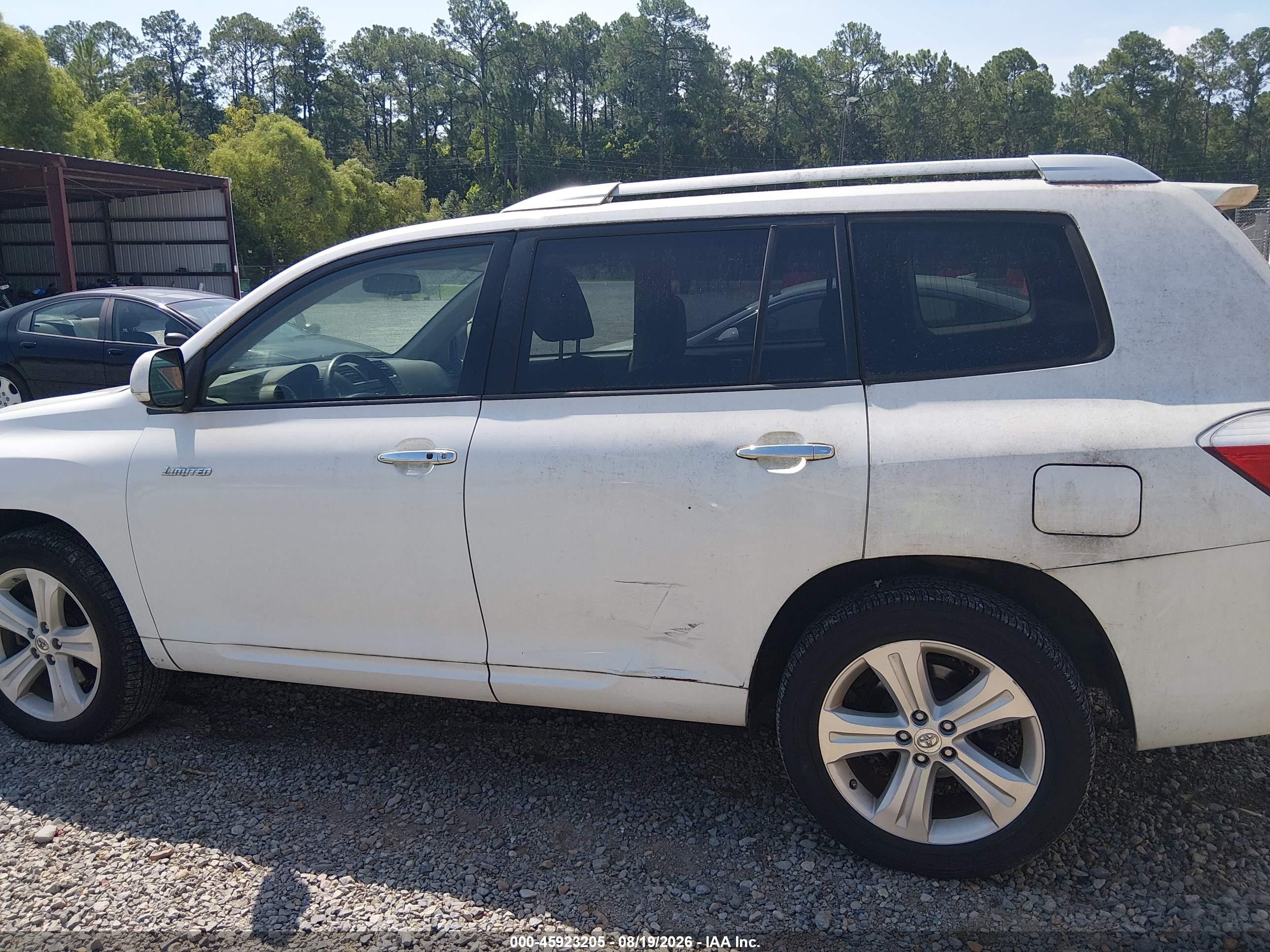 2008 Toyota Highlander Limited White vin: JTEDS42A982064560