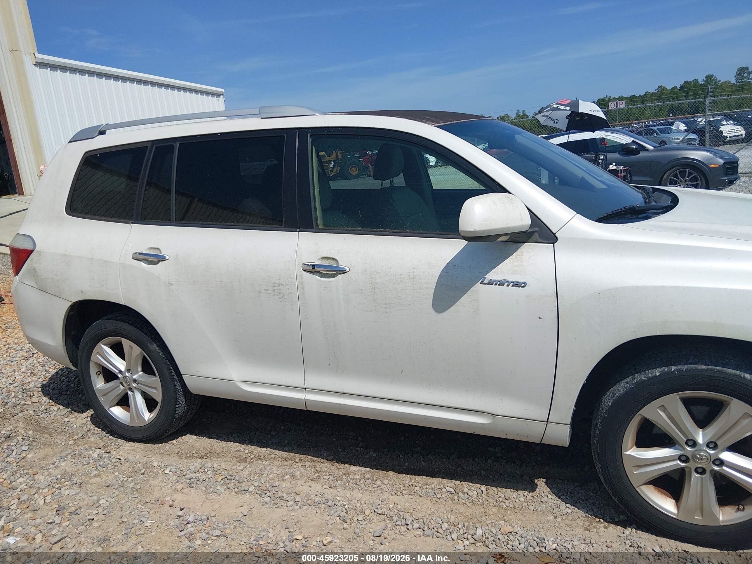 2008 Toyota Highlander Limited White vin: JTEDS42A982064560