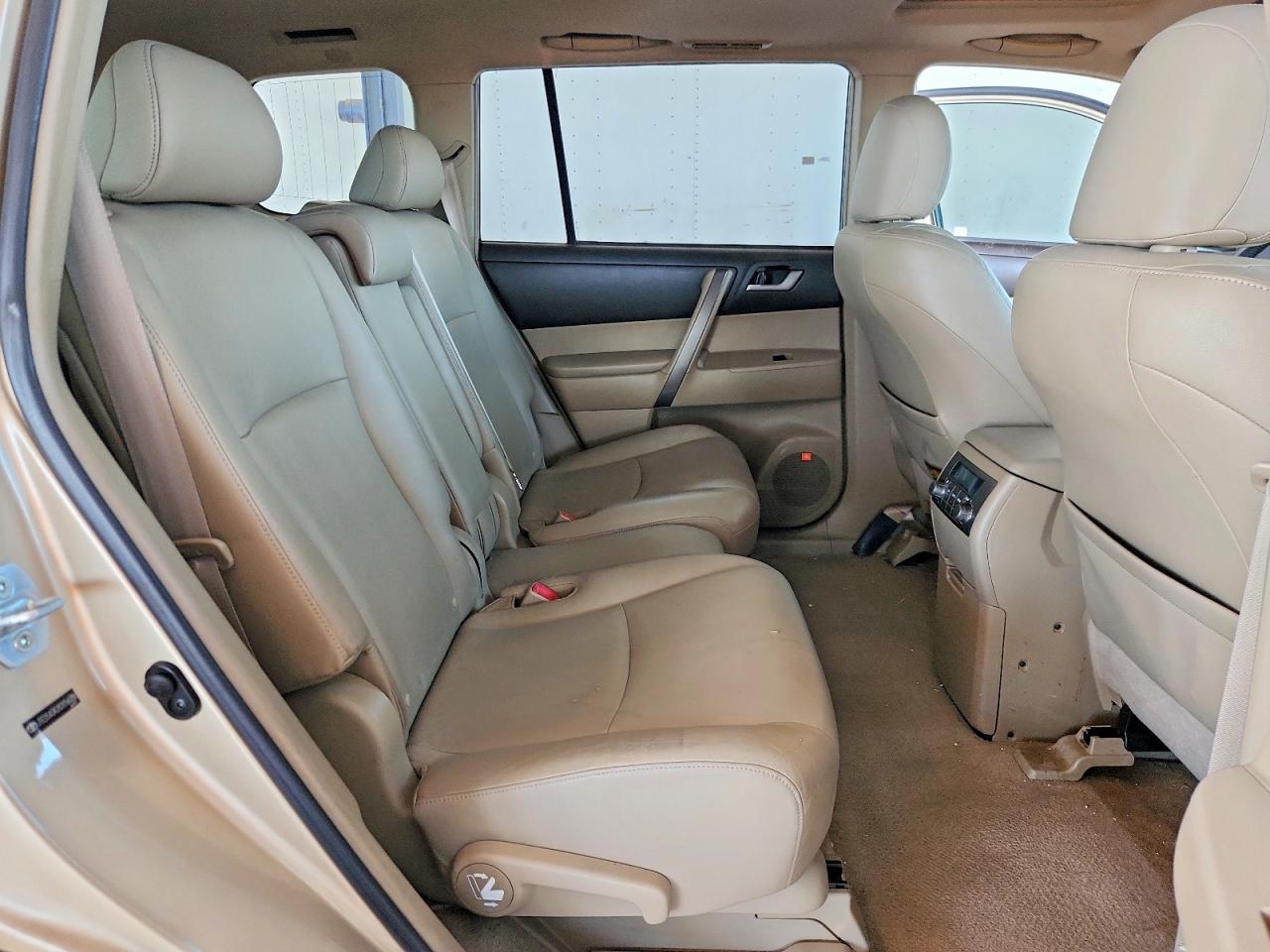 2008 Toyota Highlander Sport Beige vin: JTEDS43A282056086