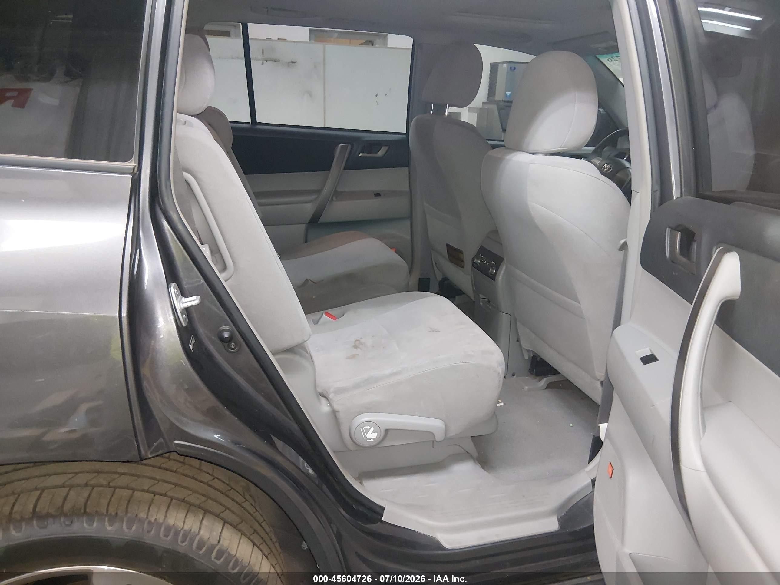 2008 Toyota Highlander Sport Gray vin: JTEDS43A682001320