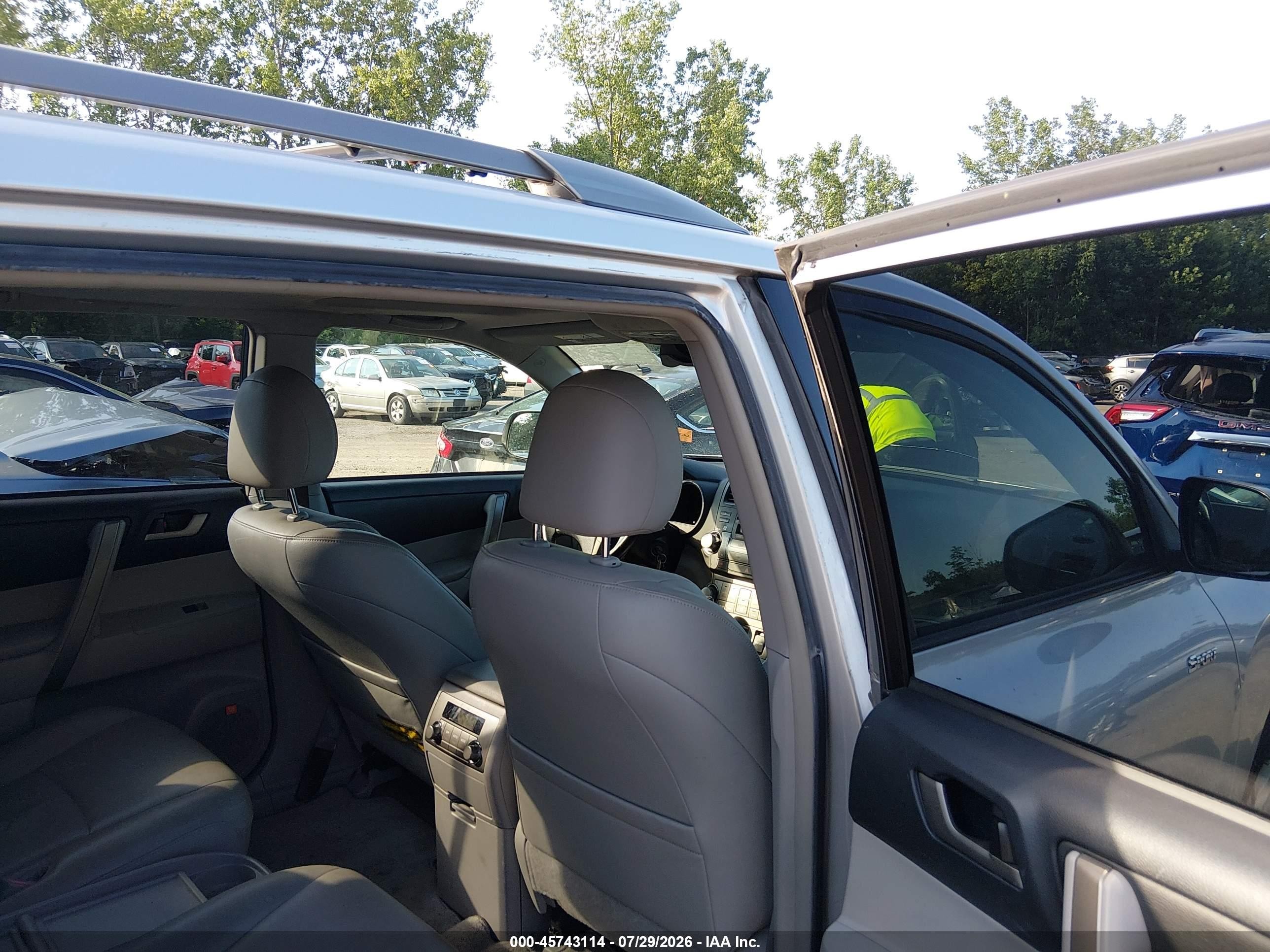 2009 Toyota Highlander Sport Silver vin: JTEDS43A992073713